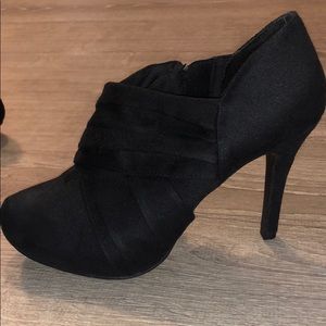 NWOT Mossimo Heels